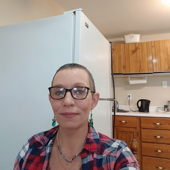 Meet your Posher, Jennifer - Picture 2 of 3